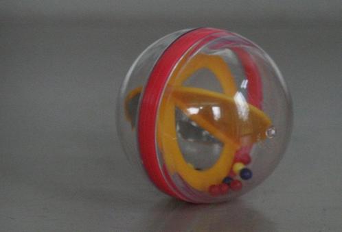 Rammelbal voor baby met spiegeltjes en geluid, Kinderen en Baby's, Speelgoed | Babyspeelgoed, Gebruikt, Rammelaar, Met geluid