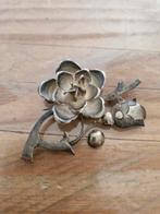 Vintage verzilverde bloemen broche, Ophalen of Verzenden, Zo goed als nieuw, Zilver, Overige materialen