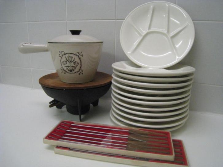 Vintage fonduestel Le Creuset met vuur, 12x bord, 4x sauspot, Witgoed en Apparatuur, Fonduesets, Fondueset, Brander, Ophalen of Verzenden