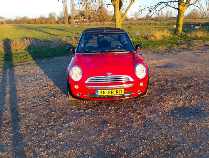 Mini 1.6 16V ONE Cabrio 2004 Rood, Auto's, Mini, Particulier, Cabrio, ABS, Airbags, Alarm, Android Auto, Boordcomputer, Centrale vergrendeling