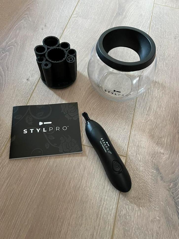 019 - Stylpro make up brush CLEANER & DRYER, Sieraden, Tassen en Uiterlijk, Uiterlijk | Cosmetica en Make-up, Zo goed als nieuw