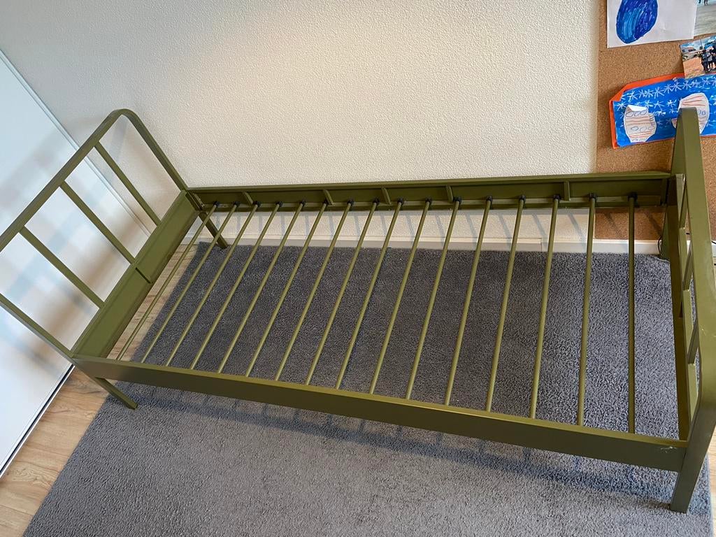 Woood bedframe Mees army groen, Huis en Inrichting, Ophalen, 90 cm, Eenpersoons, Zo goed als nieuw