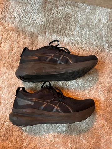 Asics GEL-KAYANO-31 beschikbaar voor biedingen