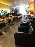 4 kappers stoelen  2 was units wachtbank CCV pin apparaat, Verven of Highlights