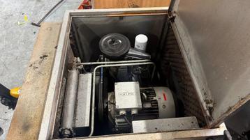 Creemers Schroefcompressor (1986) met 1000L Tank beschikbaar voor biedingen