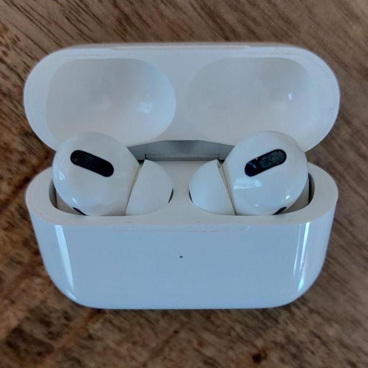 Apple AirPods Pro compleet met draadloze oplader, Telecommunicatie, Mobiele telefoons | Oordopjes, Zo goed als nieuw, In gehoorgang (in-ear)