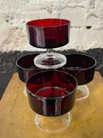 Set 4 vintage Luminarc Cavalier coupes glazen rood glas, Ophalen of Verzenden, Zo goed als nieuw, Overige typen