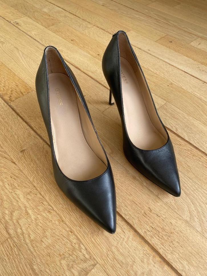 Guess zwart leren pumps maat 40, Kleding | Dames, Schoenen, Zo goed als nieuw, Pumps, Zwart, Ophalen of Verzenden