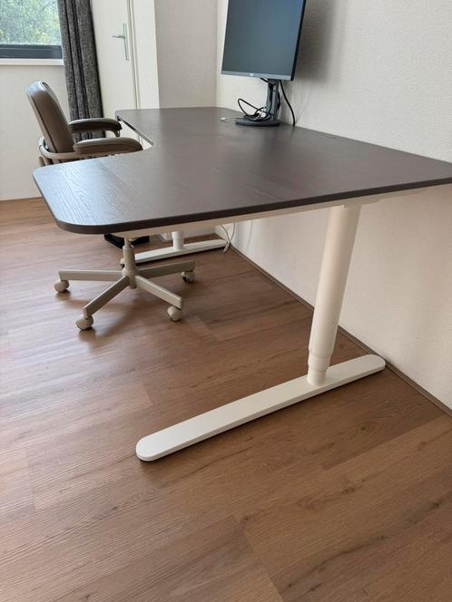 IKEA Bekant bureau elektrisch (rechts), Huis en Inrichting, Bureaus, Zo goed als nieuw, Elektrisch, Ophalen