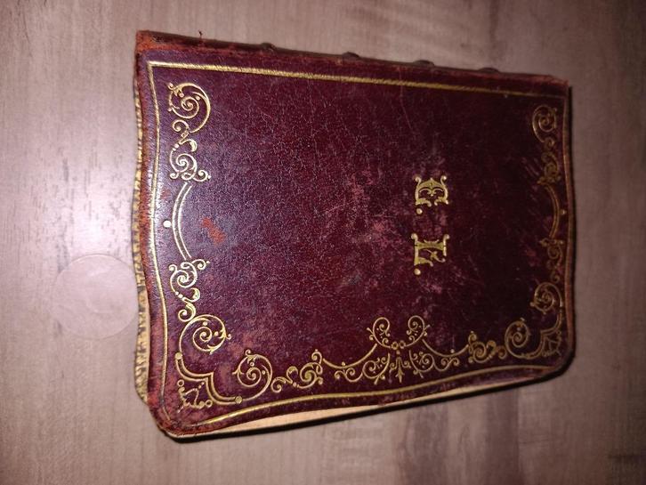 Petit Missel Lourdes, Antiek en Kunst, Antiek | Boeken en Bijbels, Ophalen of Verzenden