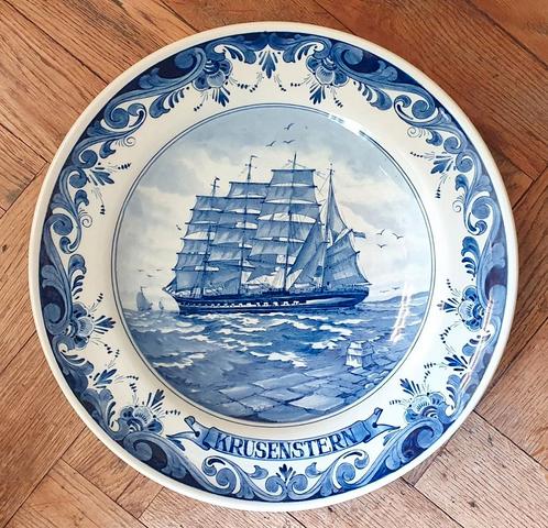 Delfts blauw bord: tallship Krusenstern, Sail Amsterdam 1980, Antiek en Kunst, Antiek | Wandborden en Tegels, Ophalen