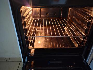 Indesit Gasfornuis met oven beschikbaar voor biedingen