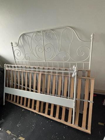 Ikea bedframe met lattenbodems - afbeelding 4