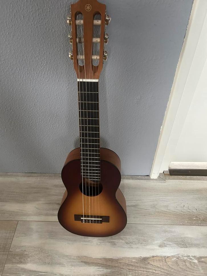 Guitalele, Muziek en Instrumenten, Snaarinstrumenten | Gitaren | Akoestisch, Zo goed als nieuw, Klassieke of Spaanse gitaar, Ophalen of Verzenden