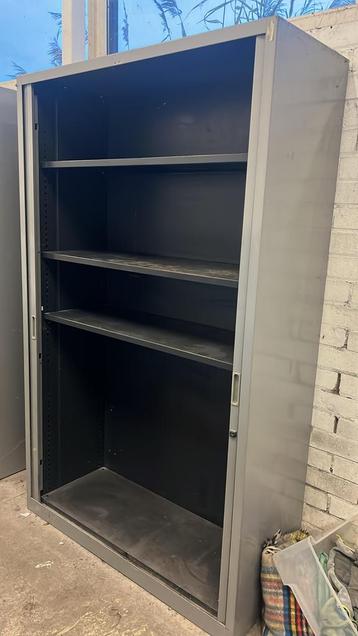 Archiefkast beschikbaar voor biedingen