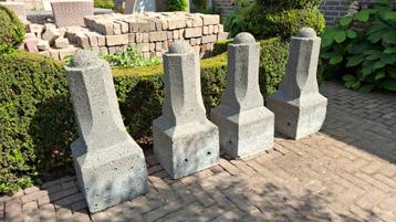 4x Amsterdammertje van beton beschikbaar voor biedingen