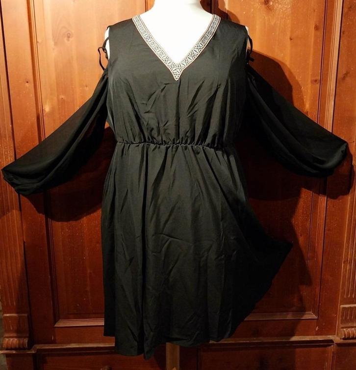 zwart jurkje opengewerkte schouders 46/48, Kleding | Dames, Grote Maten, Nieuw, Jurk, Zwart, Ophalen of Verzenden