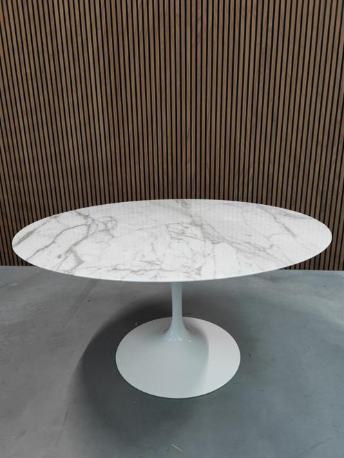 Knoll Saarinen Table 120cm Calacatta Gold (rond), Huis en Inrichting, Tafels | Eettafels, Nieuw, 100 tot 150 cm, 100 tot 150 cm