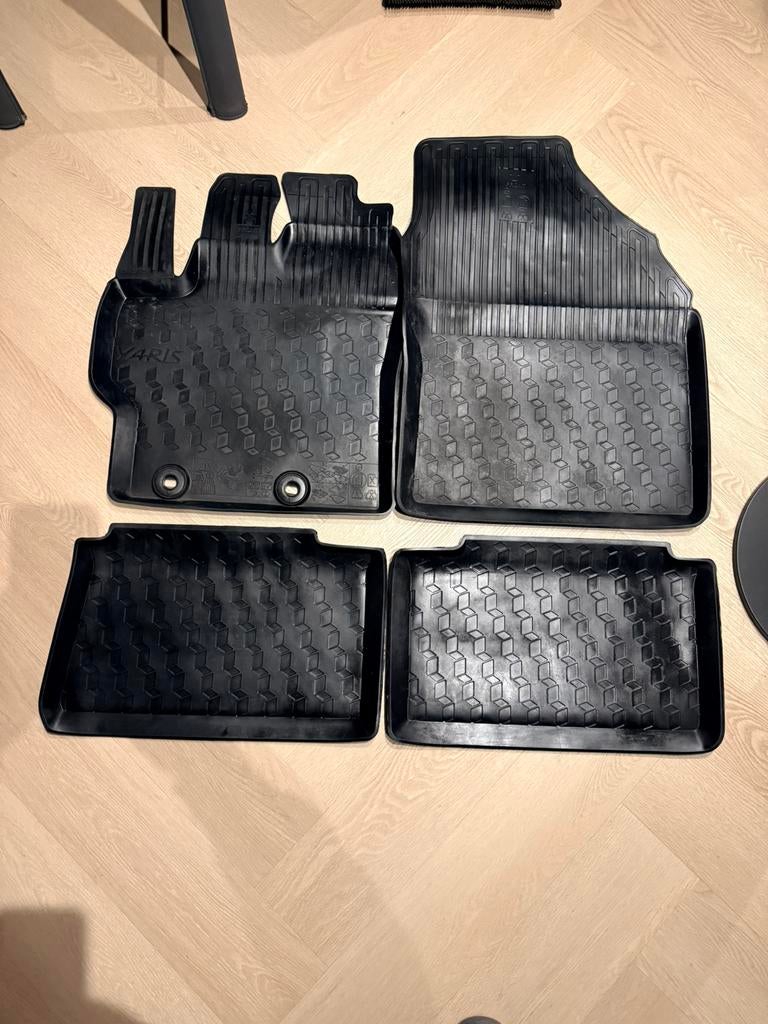 Mattenset rubber toyota yaris, Ophalen of Verzenden, Gebruikt
