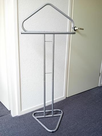 Dressboy beschikbaar voor biedingen