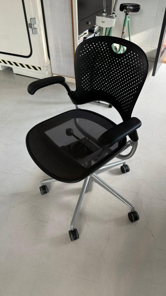 Herman Miller Caper Multipurpose Chair, Huis en Inrichting, Stoelen, Zo goed als nieuw, Vijf, Zes of meer stoelen, Kunststof, Grijs
