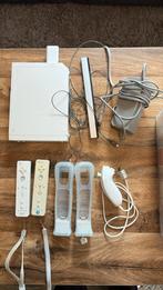 Wii, Spelcomputers en Games, Spelcomputers | Nintendo Wii, Ophalen of Verzenden, Zo goed als nieuw, Met 2 controllers