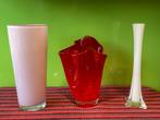 Set 3 glazen vazen – rood, roze & wit – €12,50, Antiek en Kunst, Antiek | Vazen, Ophalen of Verzenden