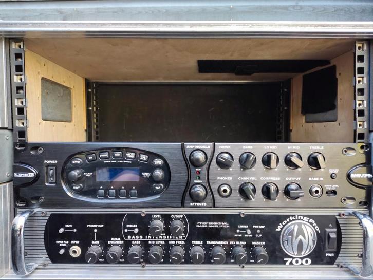 SWR Working Pro 700  + LINE 6 BASSPOD XT PRO incl.flightcase, Muziek en Instrumenten, Versterkers | Bas en Gitaar, Gebruikt, Basgitaar