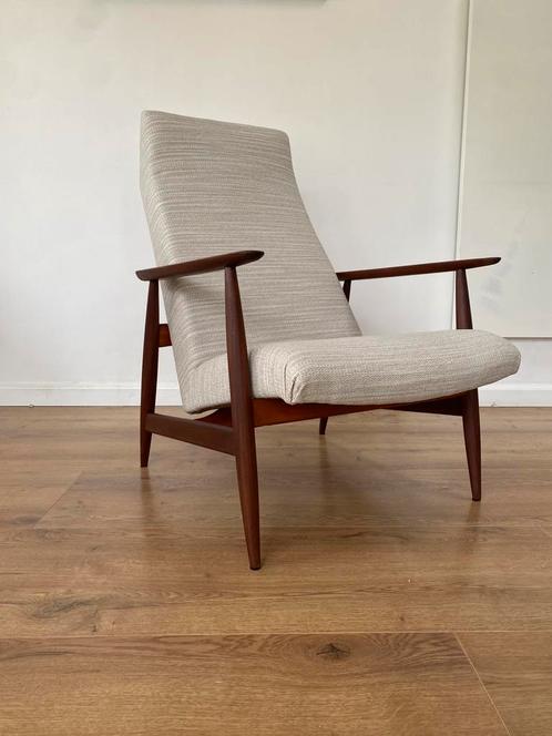 Vintage fauteuil, Louis van Teeffelen, Huis en Inrichting, Fauteuils, Zo goed als nieuw, Hout, Stof, 50 tot 75 cm, 75 tot 100 cm