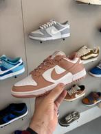 Nike Dunk Low Rose Whisper - Maten 40 & 42,5 - Nieuw!, Kleding | Dames, Schoenen, Nike, Nieuw, Ophalen of Verzenden, Sneakers of Gympen