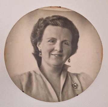 Originele foto van Juliana beschikbaar voor biedingen