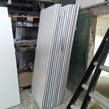 Partij 16 Sandwichpanelen 4cm dik. 50 en 75 breed.  beschikbaar voor biedingen