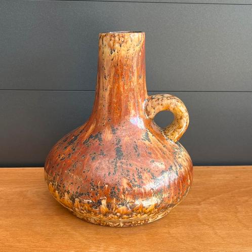 Vintage okergele West-Germany vaas met oor, Huis en Inrichting, Woonaccessoires | Vazen, Zo goed als nieuw, Overige kleuren, Minder dan 50 cm