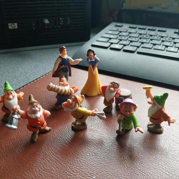 Disney sneeuwwitje en de 7 dwergen en 2 x baby smurf beschikbaar voor biedingen