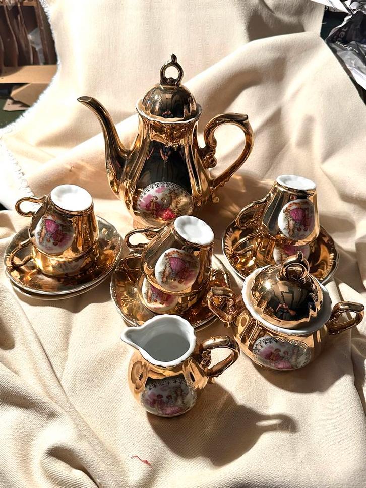 Verguld Mokka Serviesje - Compleet & Charmant, Antiek en Kunst, Antiek | Servies compleet, Ophalen of Verzenden