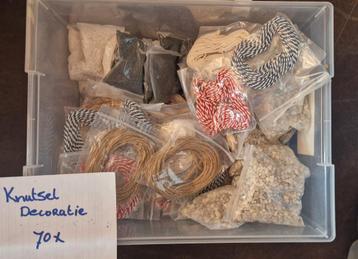 Knutsel/decoratie materialen  beschikbaar voor biedingen