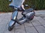 Vespa sprint 2021 matgrijs 6000 km, Fietsen en Brommers, Scooters | Vespa, Ophalen, Vespa S, Zo goed als nieuw, Benzine