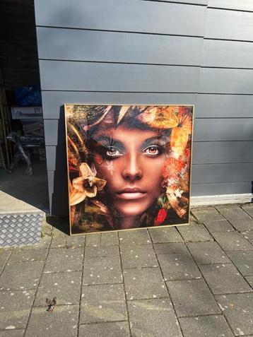 Kleurrijk modern portret beschikbaar voor biedingen