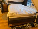 IKEA bed 160x200 donkerbruin + 2 lattenbodems - gratis!, Huis en Inrichting, Ophalen, Gebruikt, Bruin, Tweepersoons