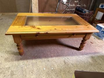 Salon tafel beschikbaar voor biedingen