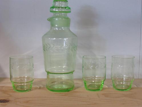 Set uranium glazen en karaf., Antiek en Kunst, Antiek | Glas en Kristal, Ophalen