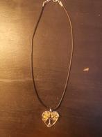 Hartvormige ketting met 'Levensboom' hanger, Overige materialen, Ophalen of Verzenden, Zo goed als nieuw, Met edelsteen