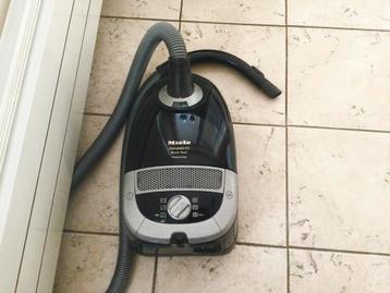 Miele stofzuiger beschikbaar voor biedingen