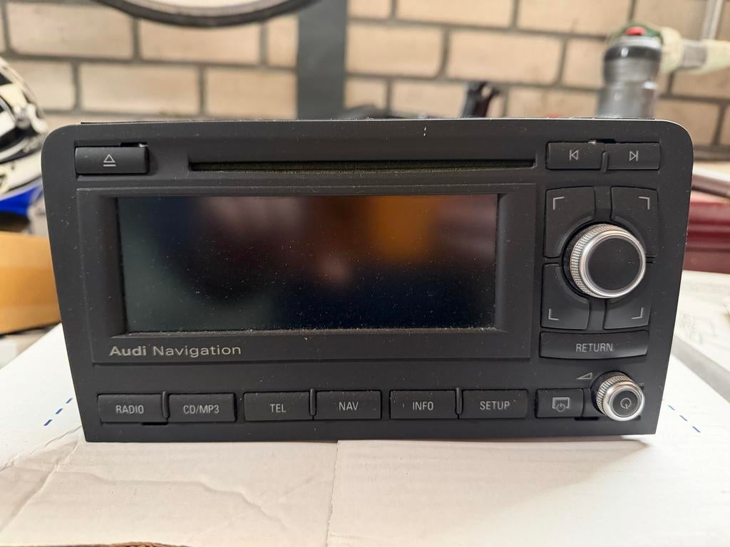 Originele Audi Autoradio - Defect Scherm, Auto diversen, Autonavigatie, Ophalen of Verzenden, Gebruikt
