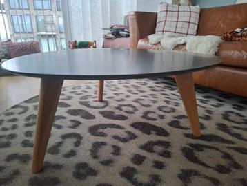 Mooi gevormde, stevige salontafel