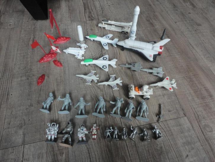 LEUKE VINTAGE PLASTIIC RUIMTE POPPETJES/VLIEGTUIGJES, Antiek en Kunst, Antiek | Speelgoed, Ophalen of Verzenden