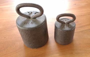 Antieke Gietijzeren Gewichten (2KG & 5KG) - Unieke Decoratie beschikbaar voor biedingen