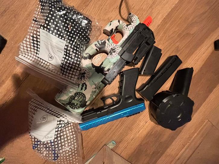 2 Gel Blasters: Glock 19 & P90 met Accessoires, Hobby en Vrije tijd, Modelbouw | Auto's en Voertuigen, Gebruikt, Overige typen