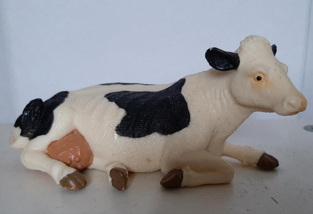 Bullyland liggende koe, Ophalen of Verzenden, Zo goed als nieuw, Boerderijdier, Beeldje of Figuurtje