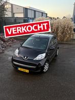 Peugeot 107 2011 Zwart (NieuweApk/Airco/Spolier/panorama), Auto's, Peugeot, Voorwielaandrijving, Stof, Zwart, 4 stoelen